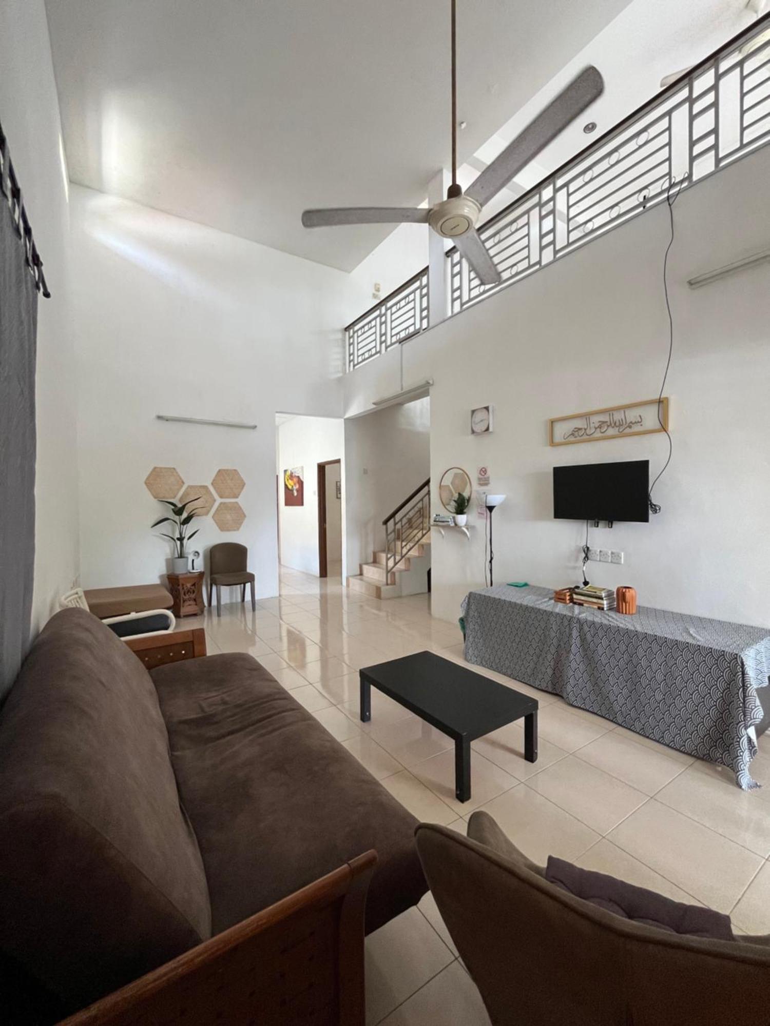Solehah Homestay Seri Iskandar Exterior photo